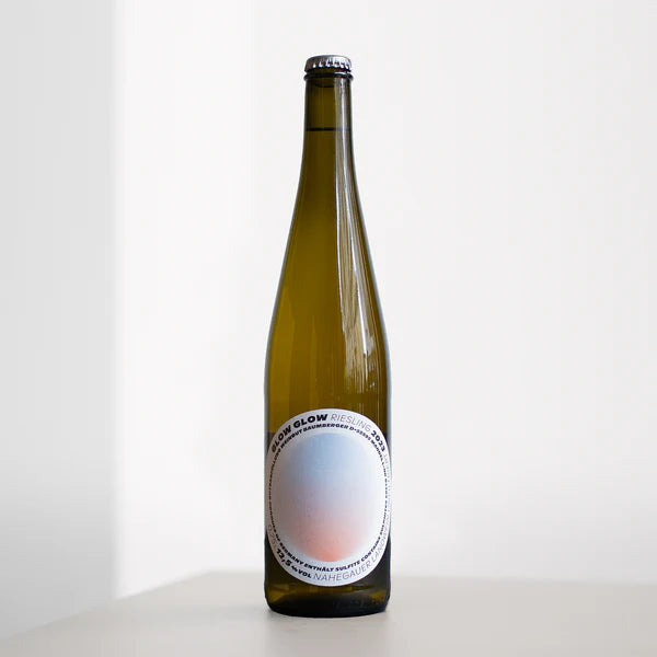 Minerální, svěží a krásně vyvážený bio riesling plný čistoty a lehkosti
